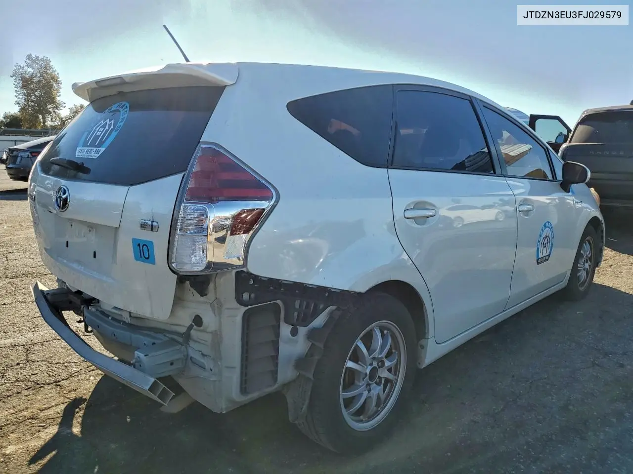 JTDZN3EU3FJ029579 2015 Toyota Prius V