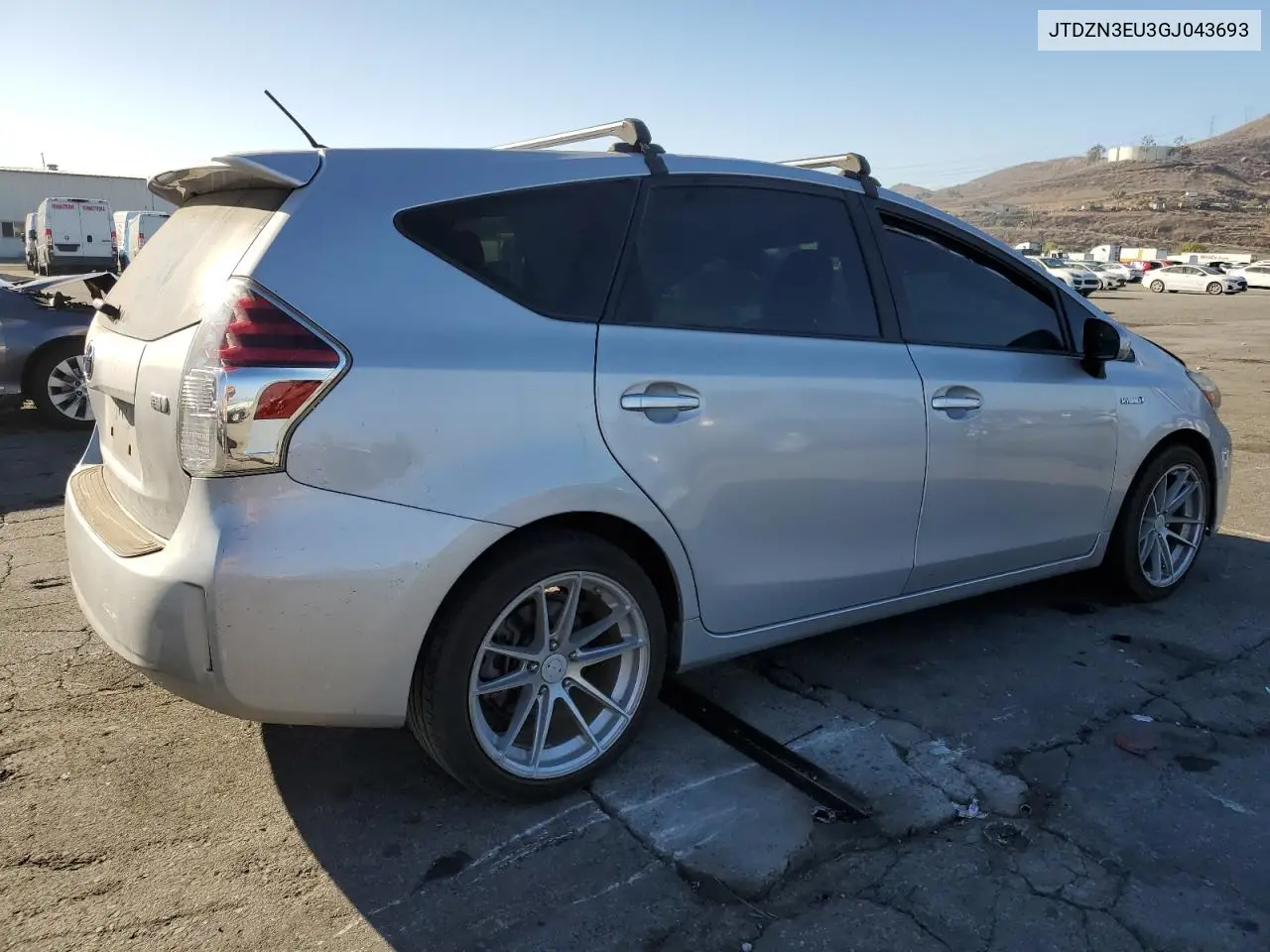 JTDZN3EU3GJ043693 2016 Toyota Prius V
