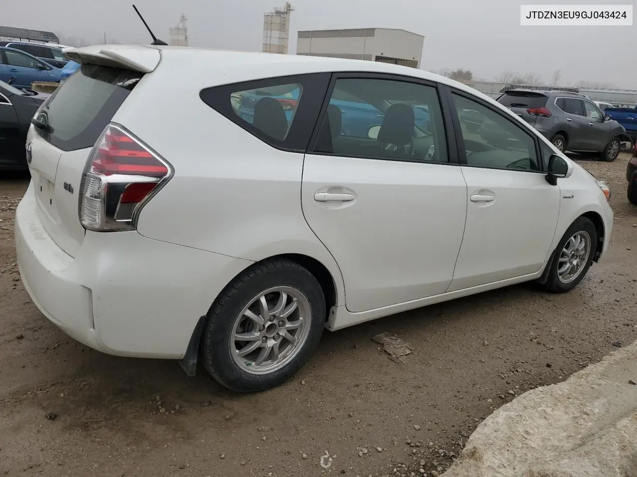 JTDZN3EU9GJ043424 2016 Toyota Prius V