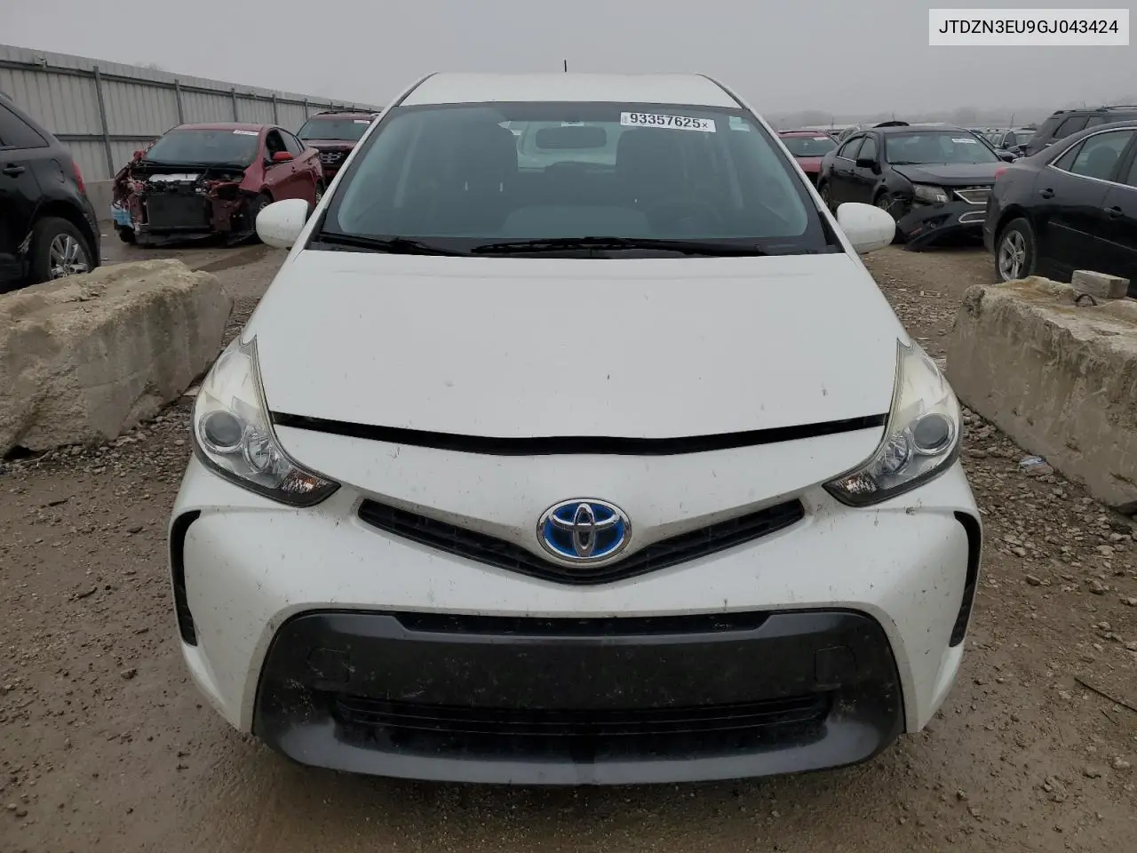 JTDZN3EU9GJ043424 2016 Toyota Prius V