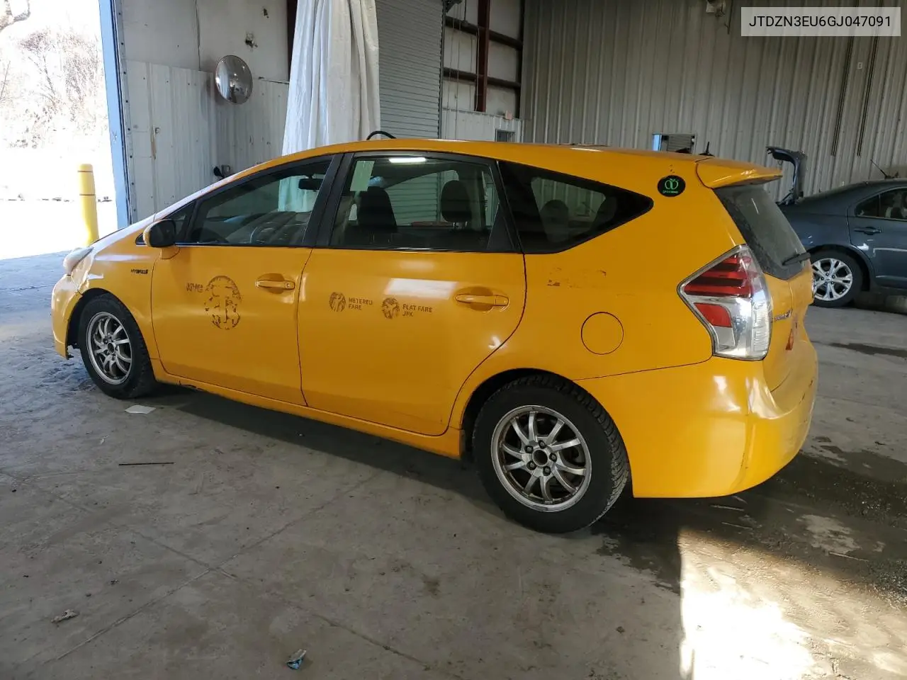 JTDZN3EU6GJ047091 2016 Toyota Prius V