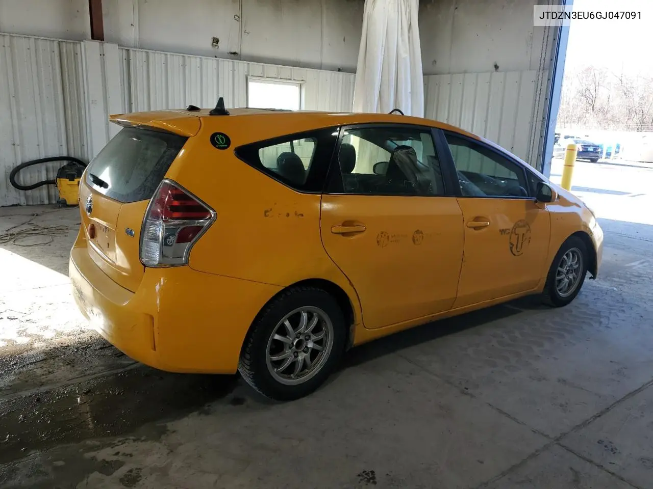 JTDZN3EU6GJ047091 2016 Toyota Prius V