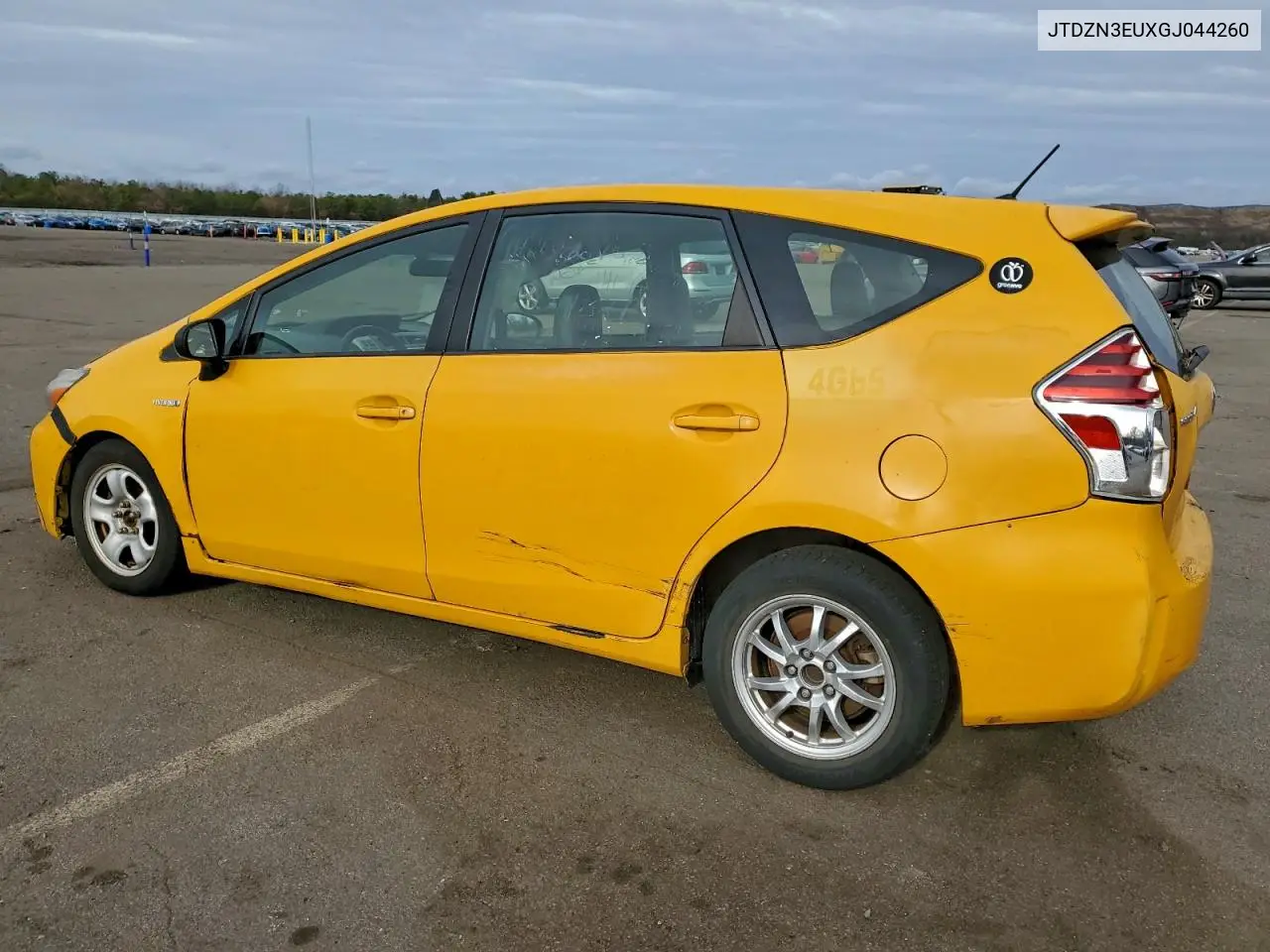 JTDZN3EUXGJ044260 2016 Toyota Prius V