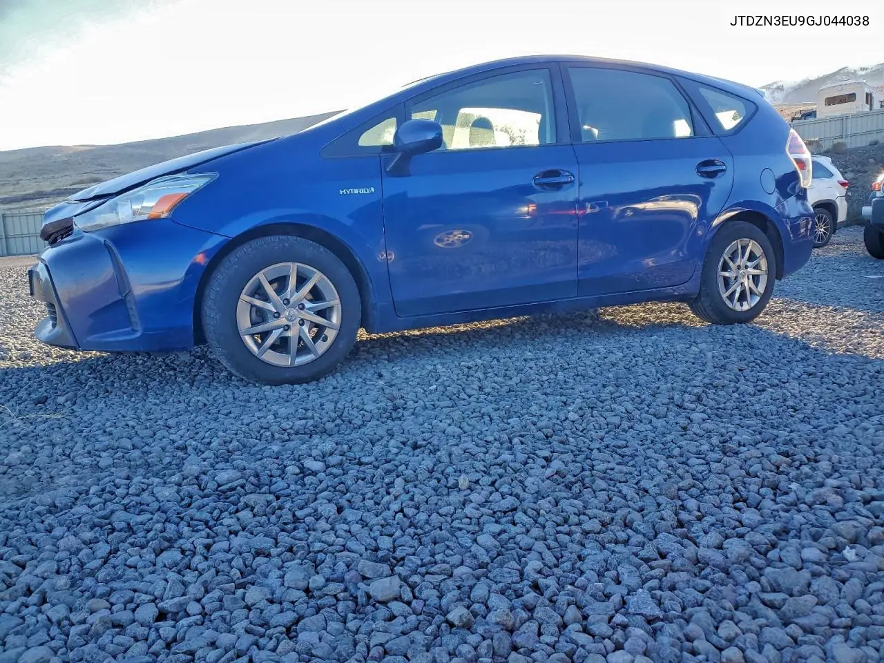 JTDZN3EU9GJ044038 2016 Toyota Prius V