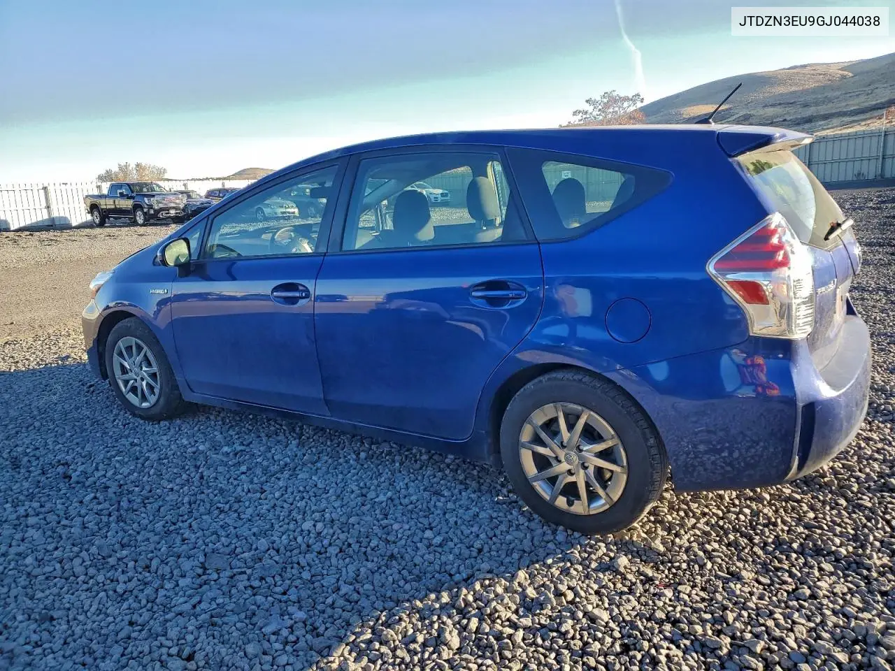 JTDZN3EU9GJ044038 2016 Toyota Prius V