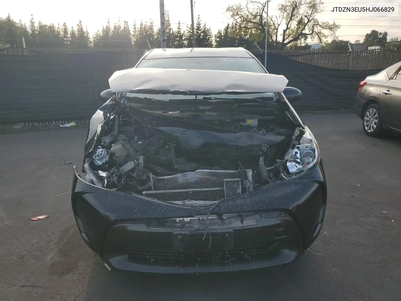 JTDZN3EU5HJ066829 2017 Toyota Prius V