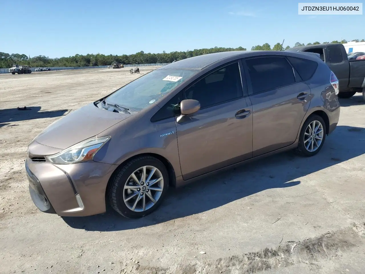 JTDZN3EU1HJ060042 2017 Toyota Prius V