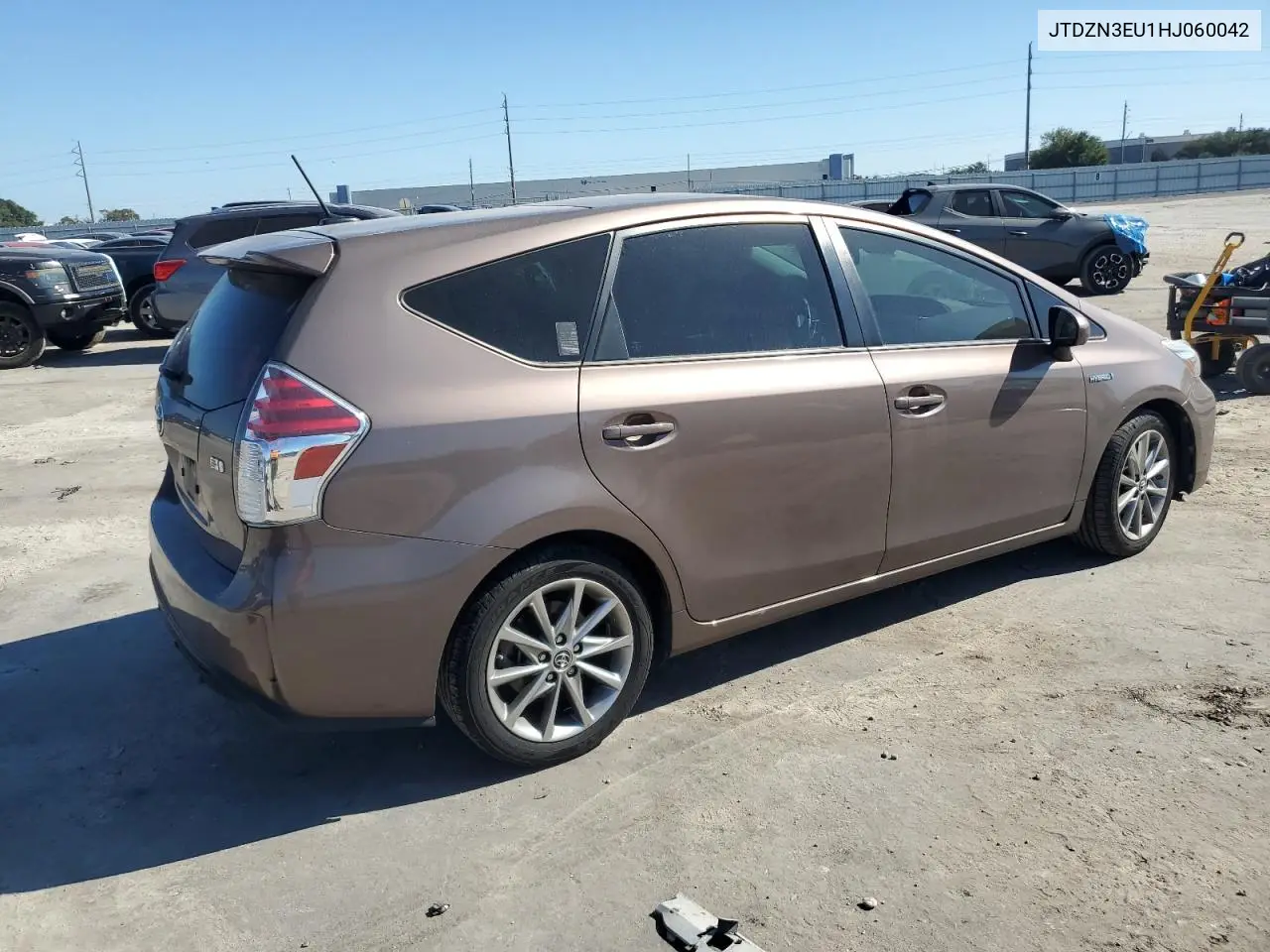 JTDZN3EU1HJ060042 2017 Toyota Prius V