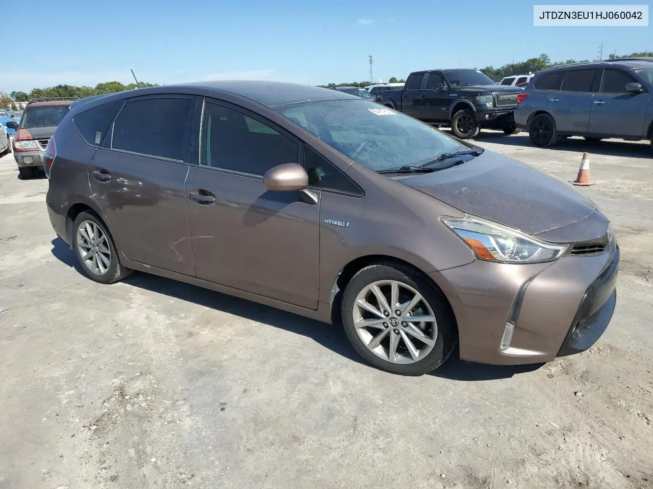JTDZN3EU1HJ060042 2017 Toyota Prius V