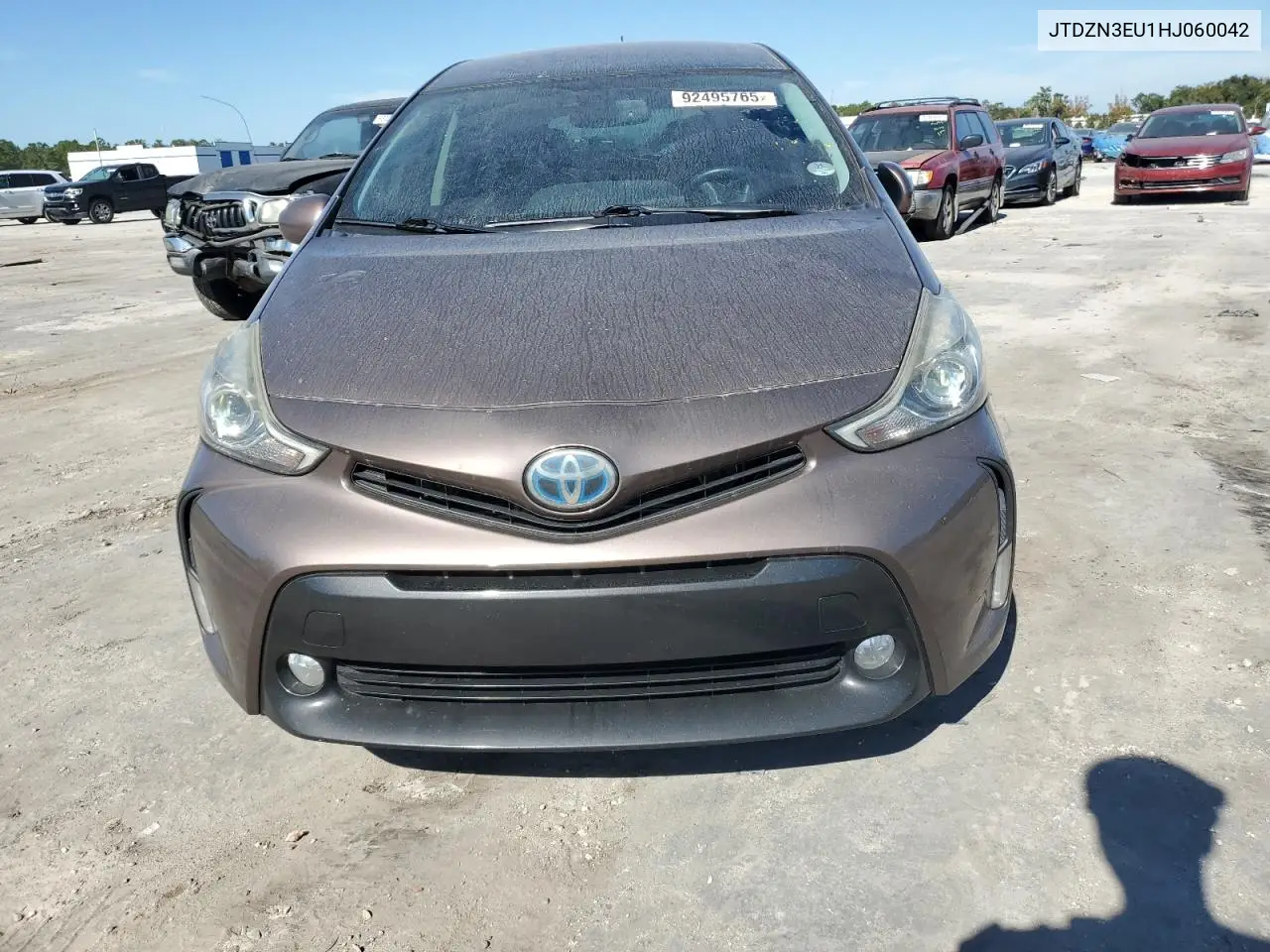 JTDZN3EU1HJ060042 2017 Toyota Prius V
