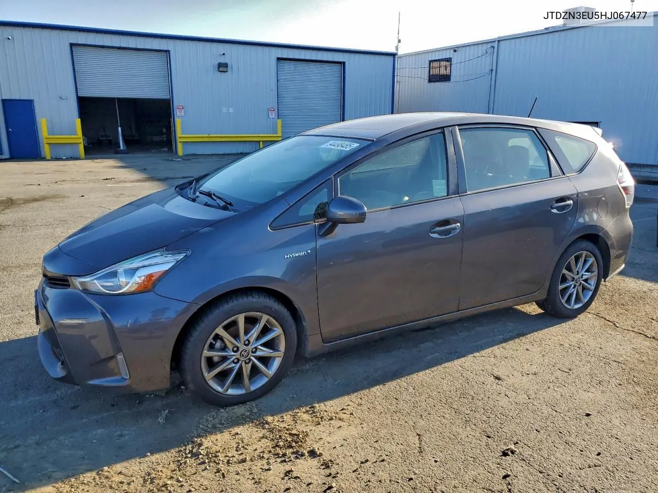 JTDZN3EU5HJ067477 2017 Toyota Prius V