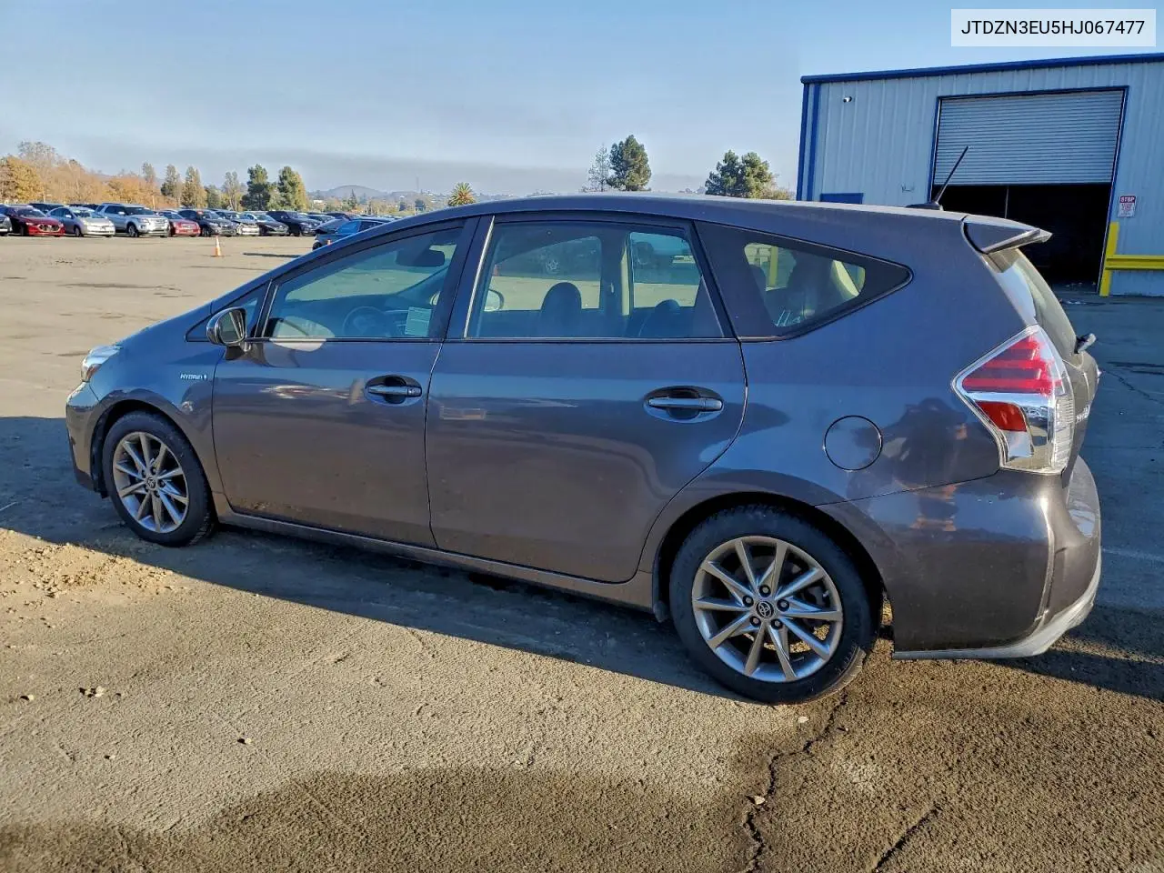JTDZN3EU5HJ067477 2017 Toyota Prius V