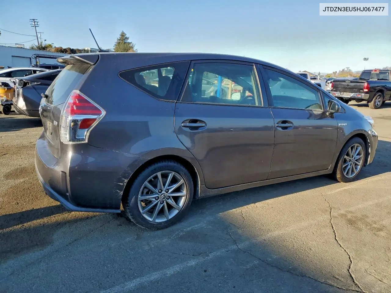 JTDZN3EU5HJ067477 2017 Toyota Prius V
