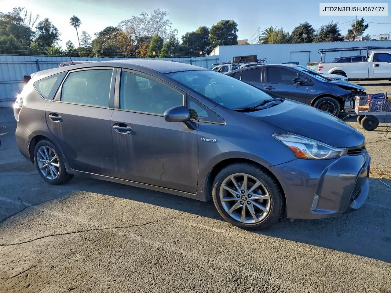 JTDZN3EU5HJ067477 2017 Toyota Prius V