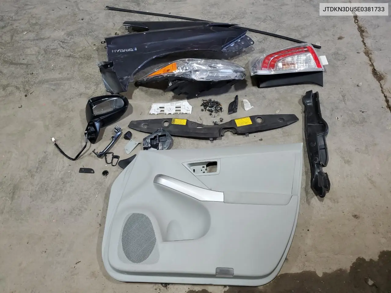 JTDKN3DU5E0381733 2014 Toyota Prius