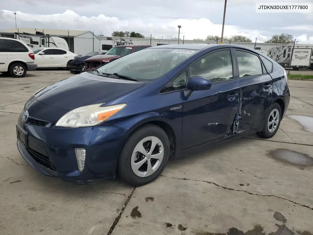 JTDKN3DUXE1777800 2014 Toyota Prius