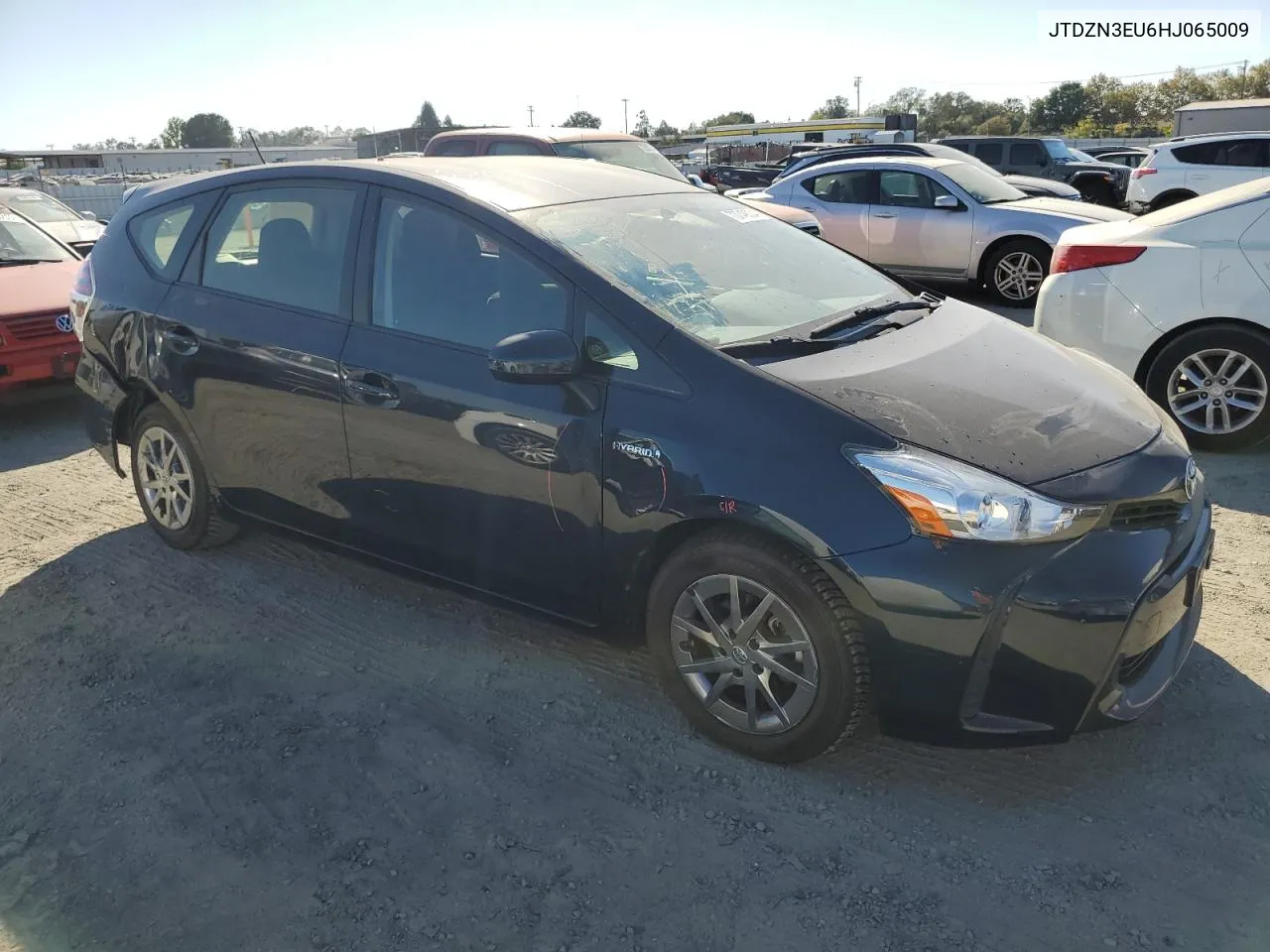 JTDZN3EU6HJ065009 2017 Toyota Prius V