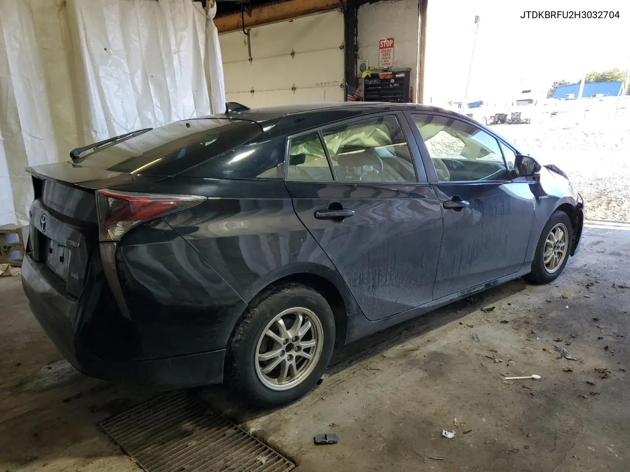 JTDKBRFU2H3032704 2017 Toyota Prius