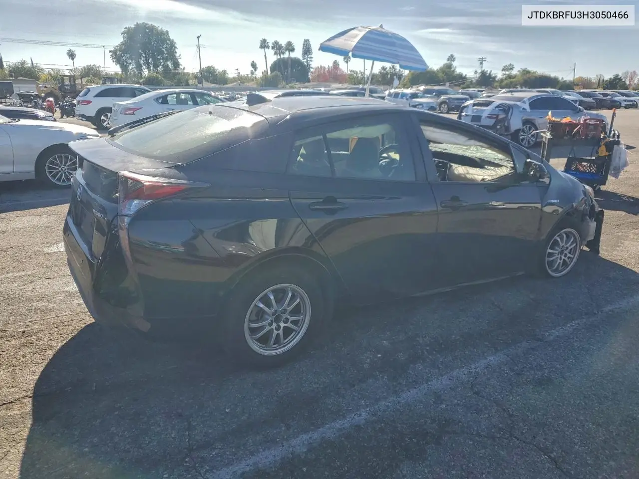 JTDKBRFU3H3050466 2017 Toyota Prius Two