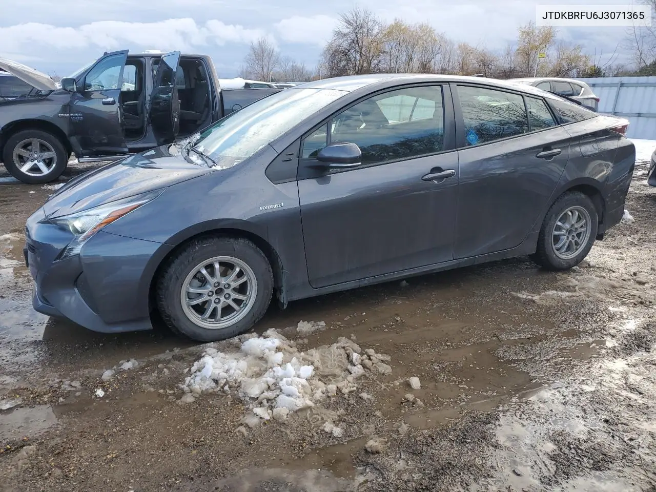 JTDKBRFU6J3071365 2018 Toyota Prius