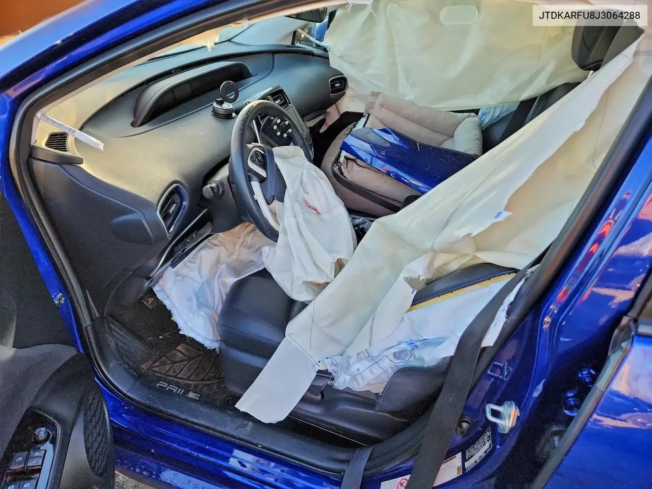 JTDKARFU8J3064288 2018 Toyota Prius