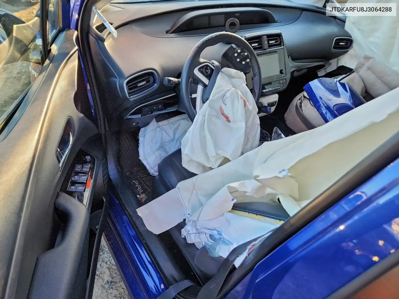 JTDKARFU8J3064288 2018 Toyota Prius