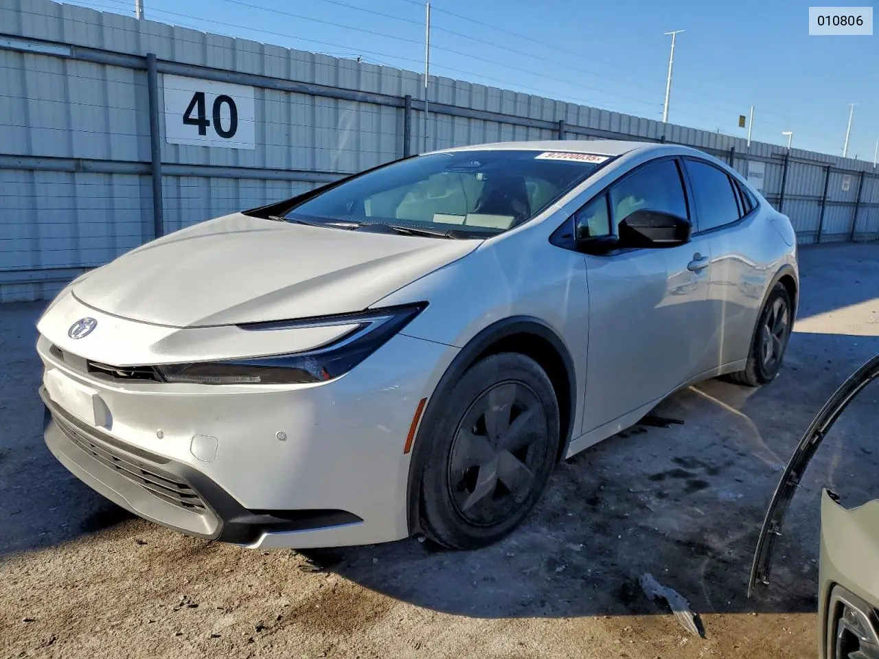 010806 2023 Toyota Prius Le
