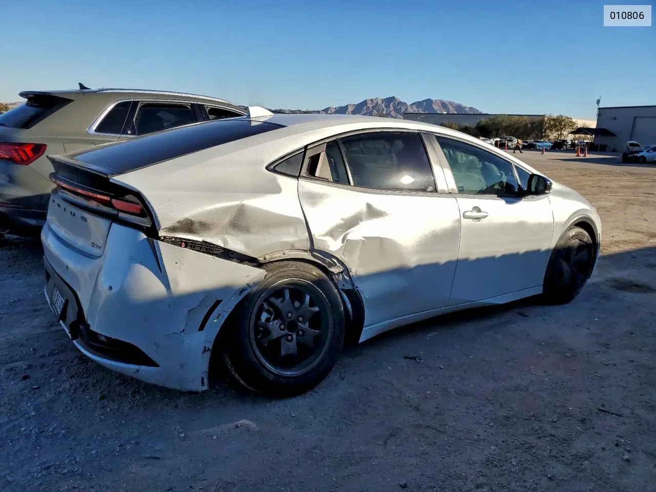 010806 2023 Toyota Prius Le