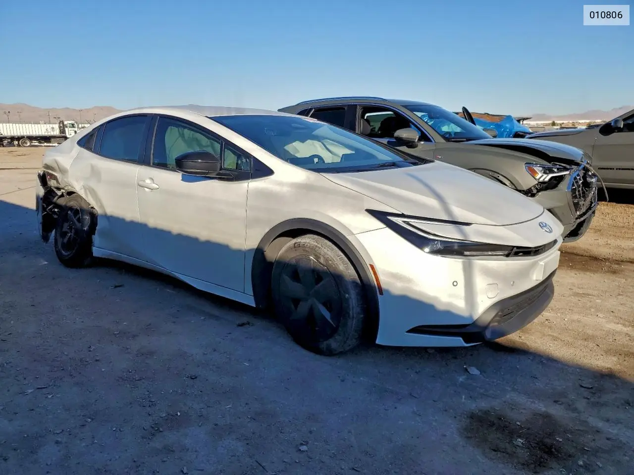 010806 2023 Toyota Prius Le