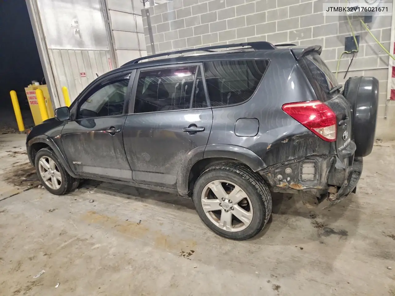 JTMBK32V176021671 2007 Toyota Rav4 Sport