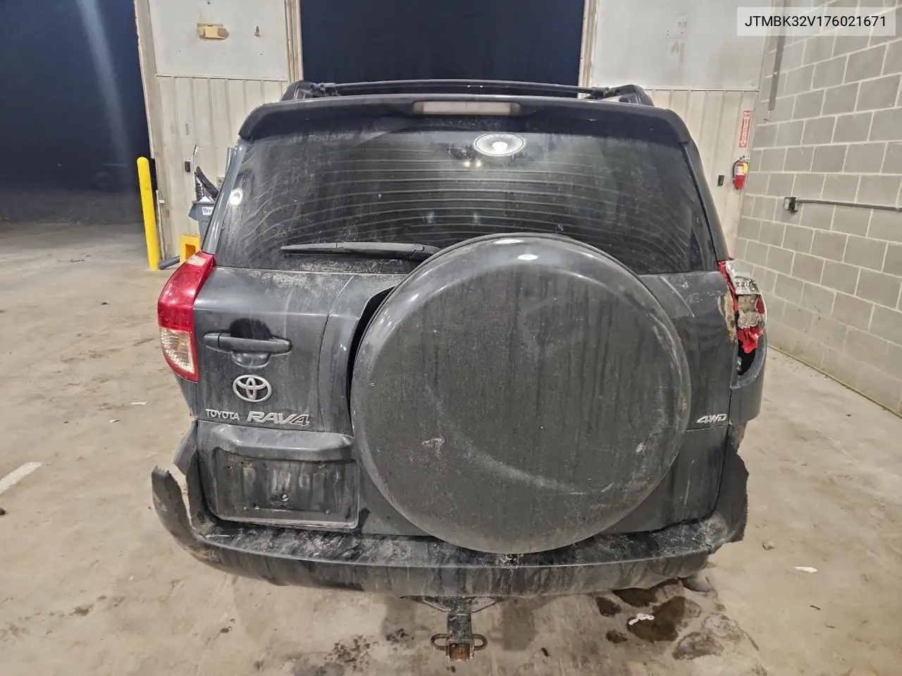 JTMBK32V176021671 2007 Toyota Rav4 Sport
