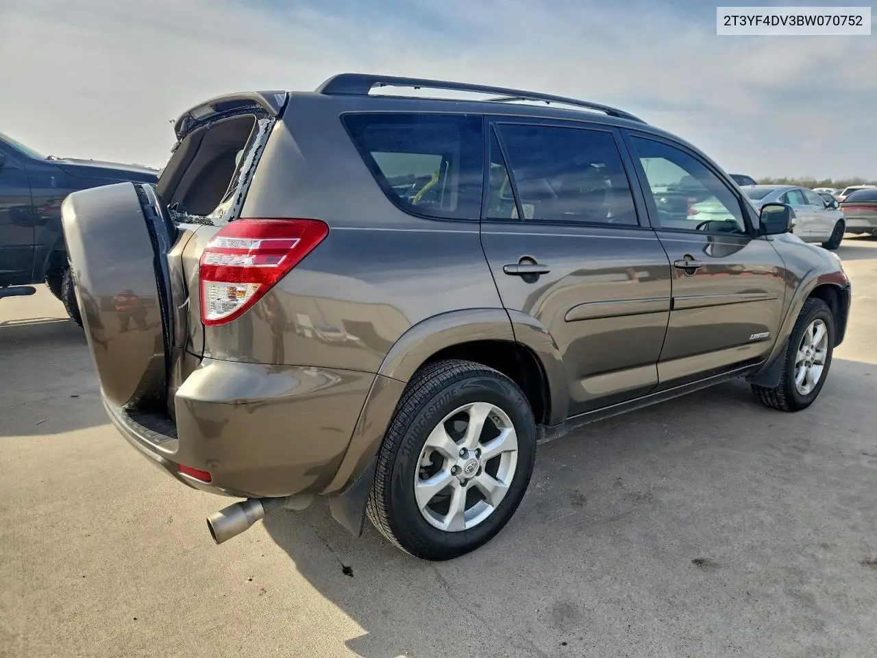 2T3YF4DV3BW070752 2011 Toyota Rav4 Limited