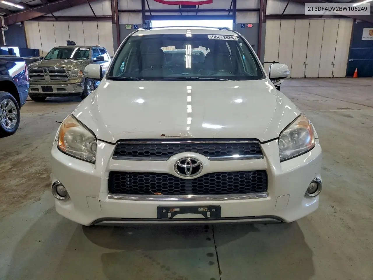 2T3DF4DV2BW106249 2011 Toyota Rav4 Limited