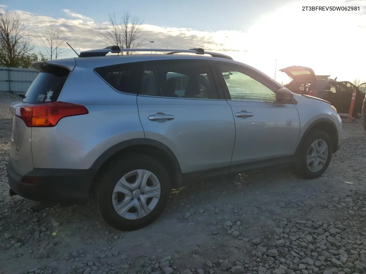 2T3BFREV5DW062981 2013 Toyota Rav4 Le