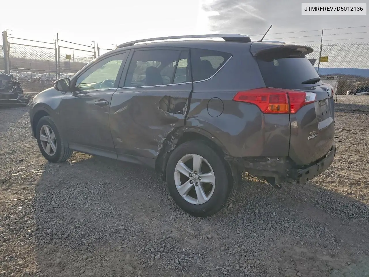 JTMRFREV7D5012136 2013 Toyota Rav4 Xle
