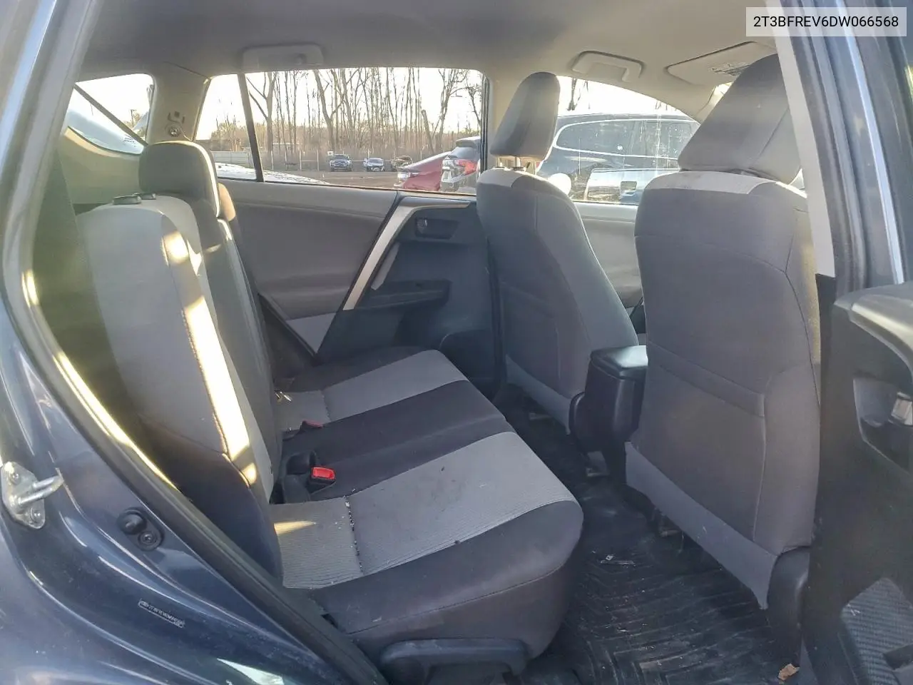 2T3BFREV6DW066568 2013 Toyota Rav4 Le