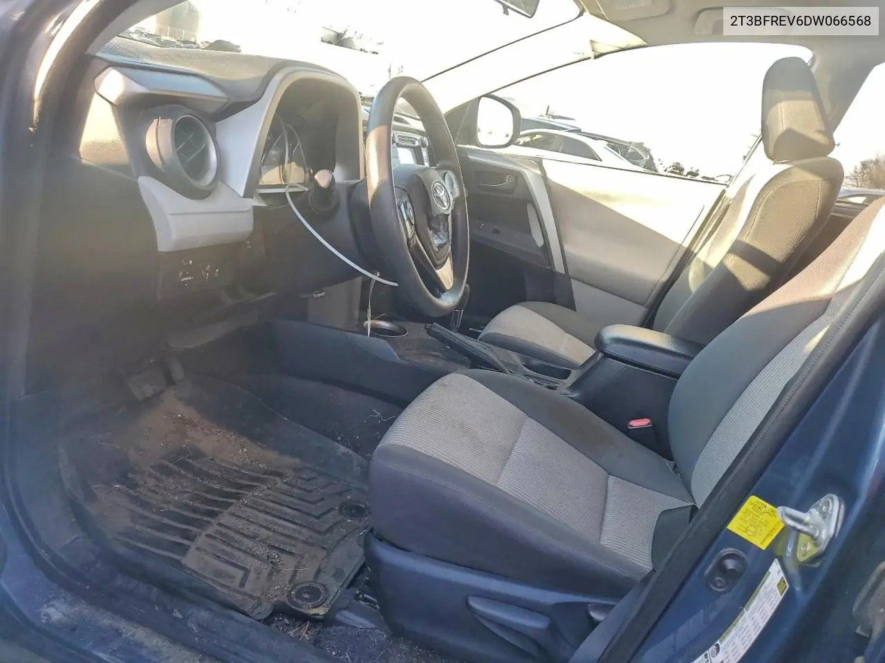 2T3BFREV6DW066568 2013 Toyota Rav4 Le