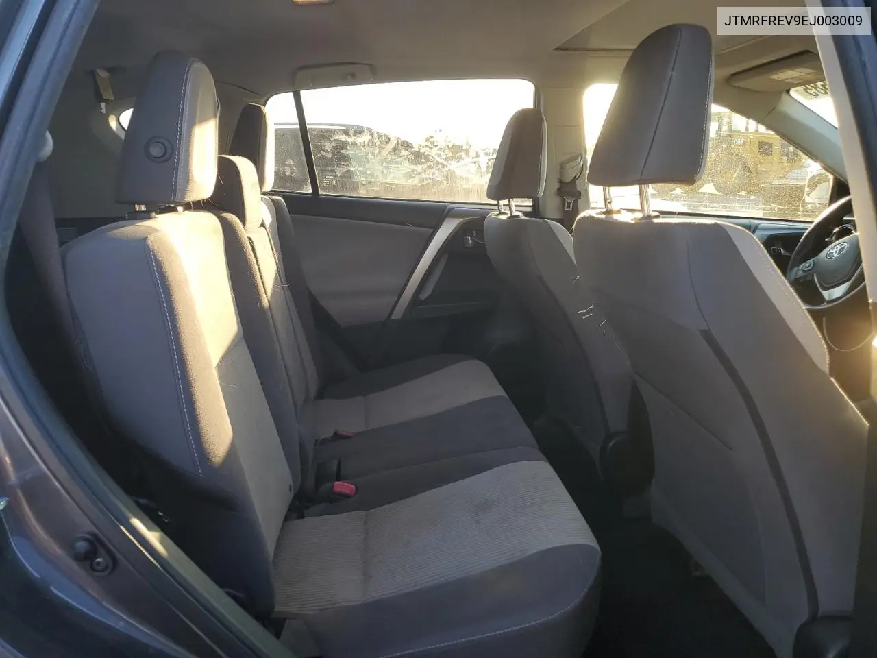 JTMRFREV9EJ003009 2014 Toyota Rav4 Xle