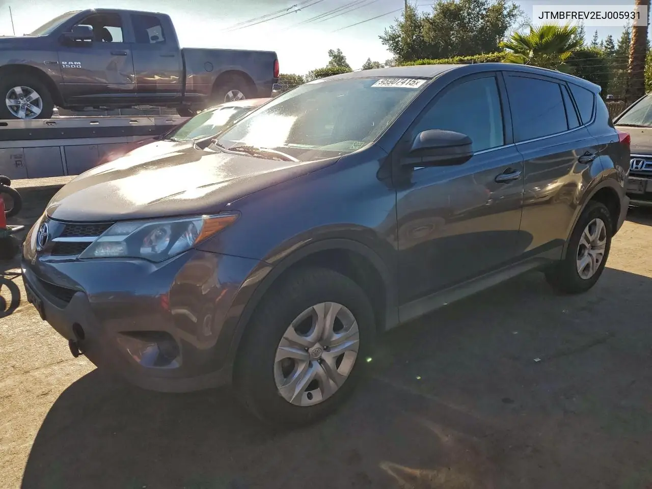 JTMBFREV2EJ005931 2014 Toyota Rav4 Le