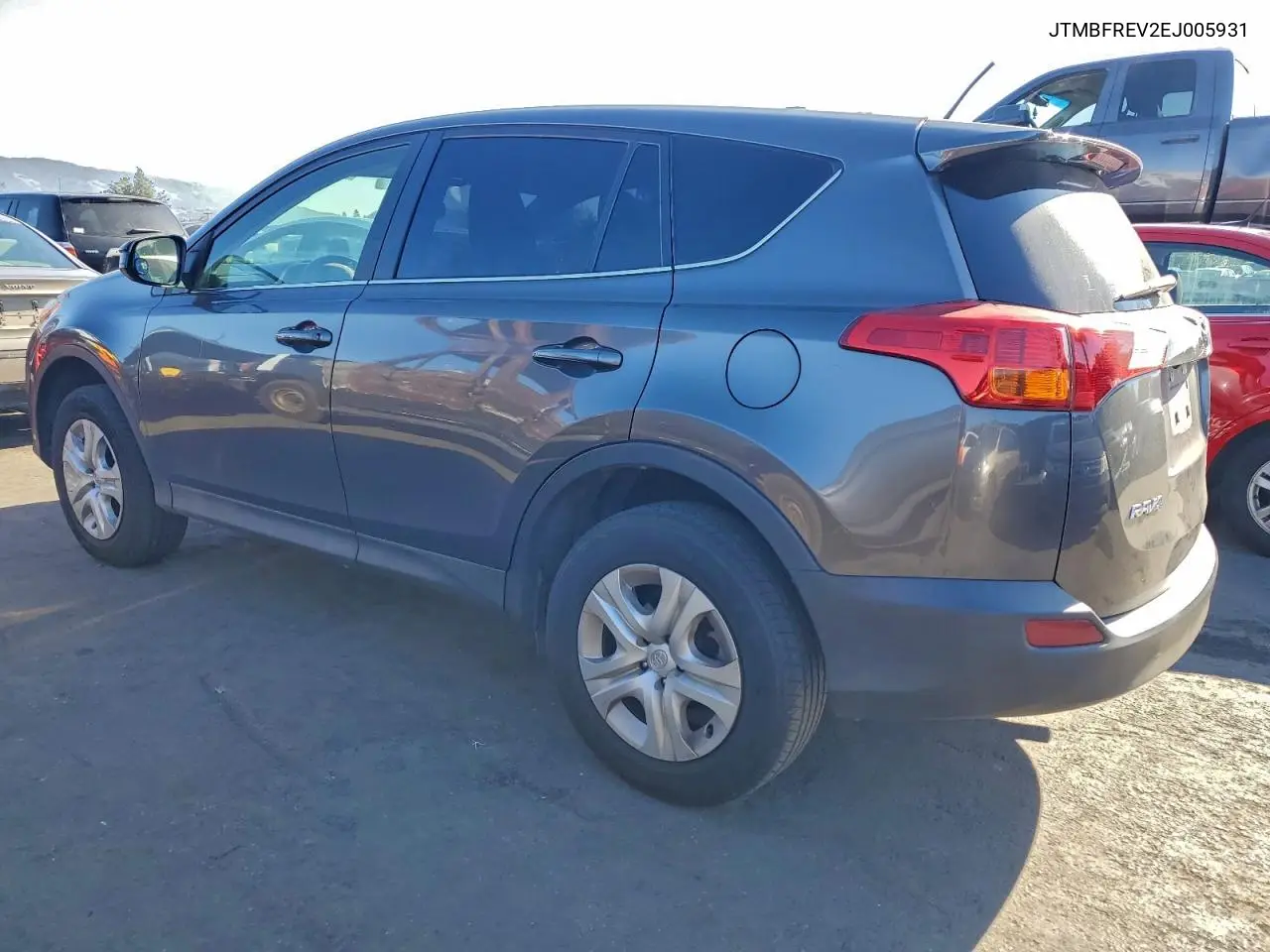 JTMBFREV2EJ005931 2014 Toyota Rav4 Le