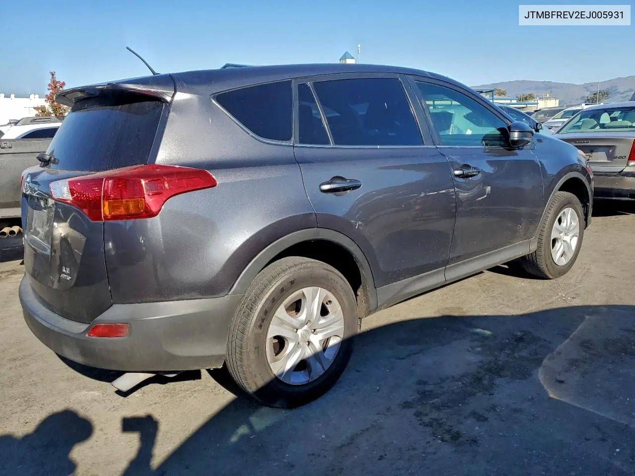 JTMBFREV2EJ005931 2014 Toyota Rav4 Le
