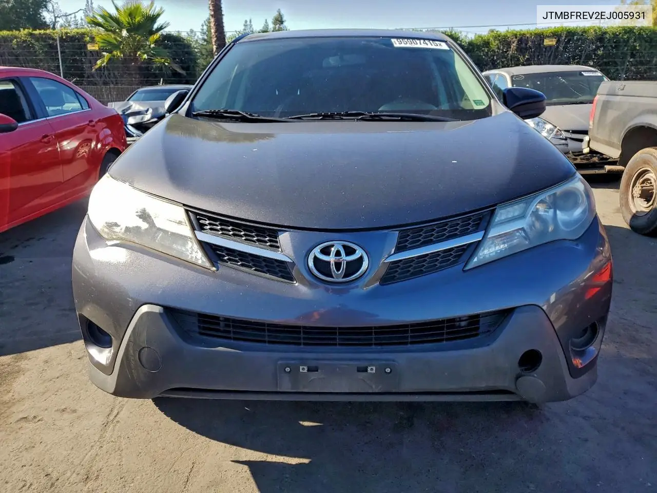 JTMBFREV2EJ005931 2014 Toyota Rav4 Le