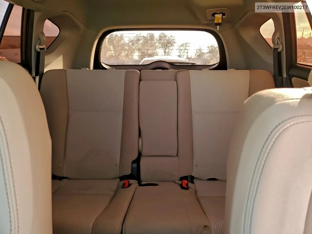 2T3WFREV2EW100217 2014 Toyota Rav4 Xle