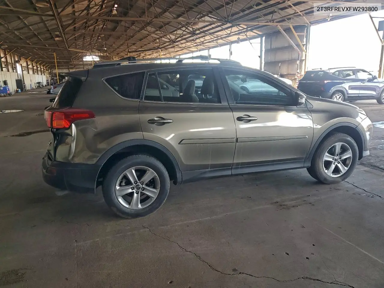 2T3RFREVXFW293800 2015 Toyota Rav4 Xle