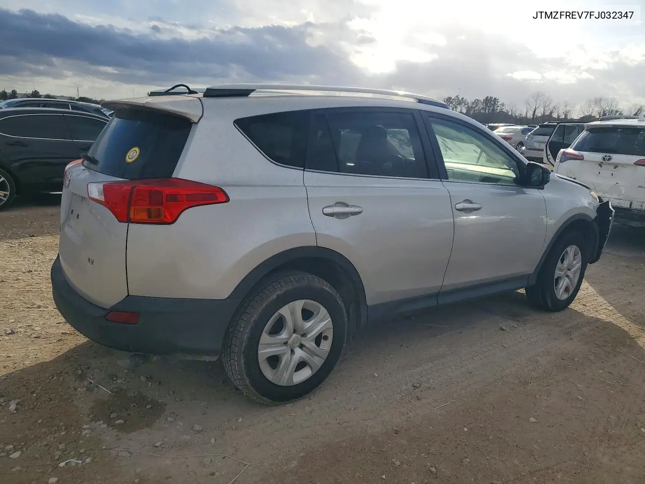 JTMZFREV7FJ032347 2015 Toyota Rav4 Le