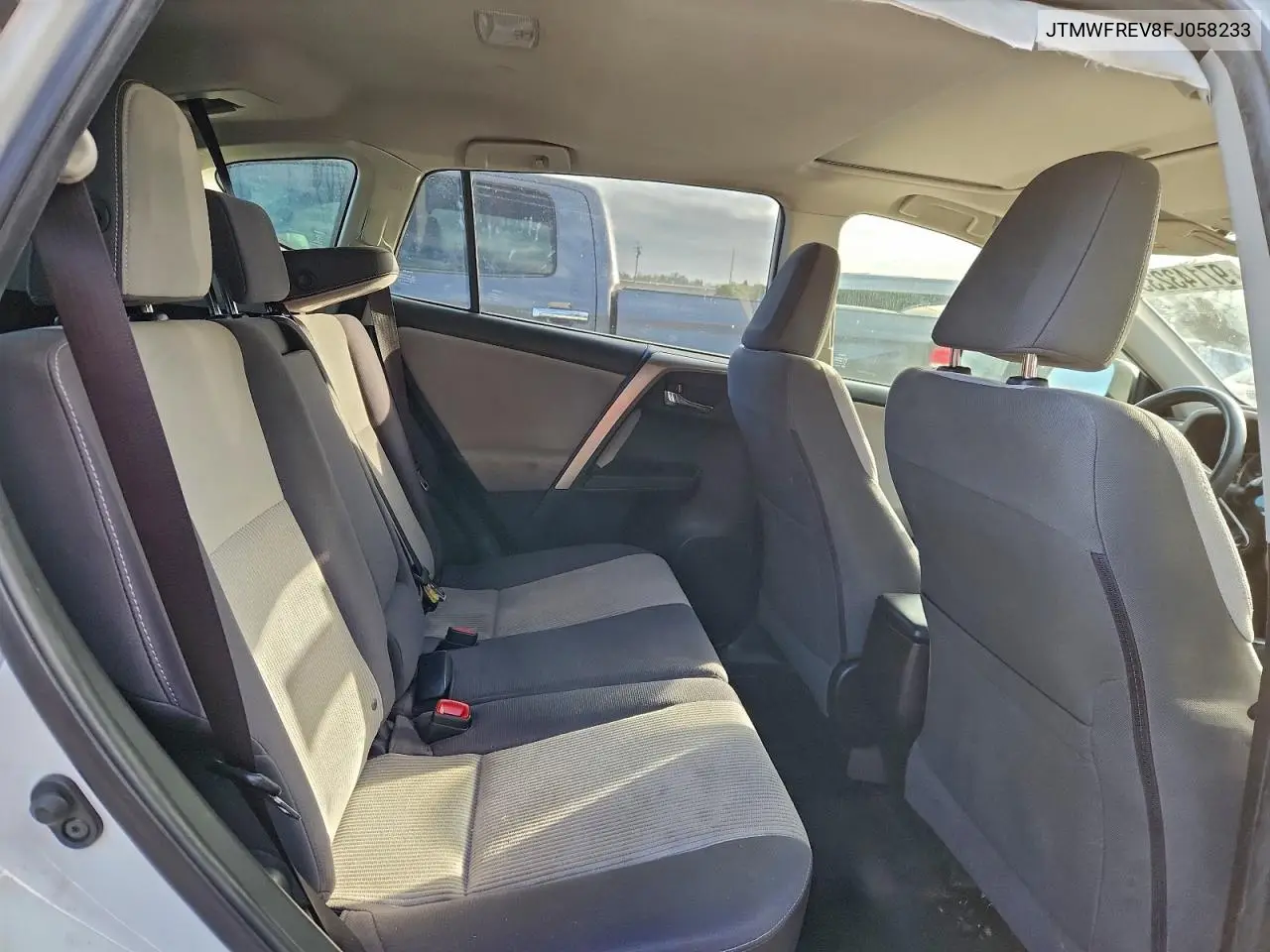 JTMWFREV8FJ058233 2015 Toyota Rav4 Xle