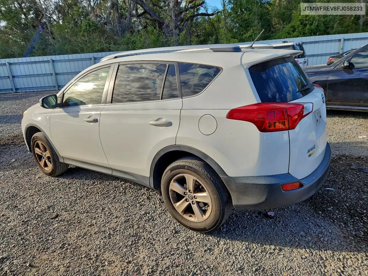 JTMWFREV8FJ058233 2015 Toyota Rav4 Xle