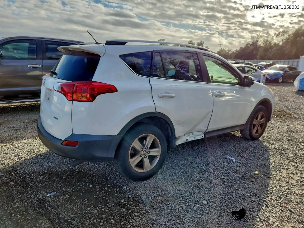 JTMWFREV8FJ058233 2015 Toyota Rav4 Xle