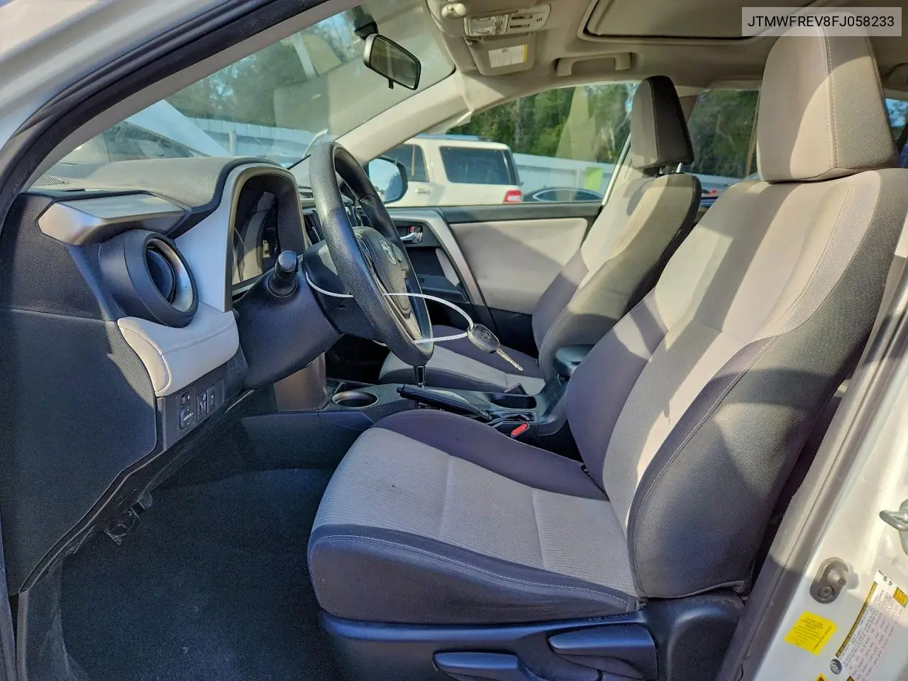 JTMWFREV8FJ058233 2015 Toyota Rav4 Xle