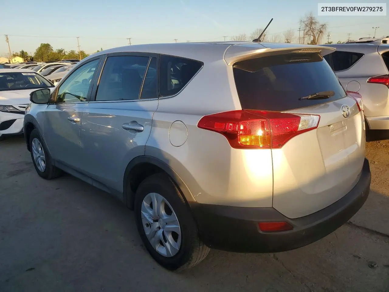 2T3BFREV0FW279275 2015 Toyota Rav4 Le